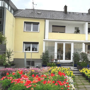 Saniertes 2 Familien-Haus mit 2 Garagen + EBK in ruhiger Lage - Wegberg