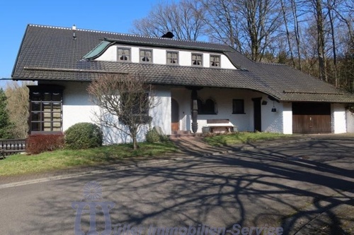 2 - Schöne Landhaus-Villa in unverbaubarer Orts- und Waldrandlage von Homburg