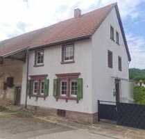 Stilvolles Bauernhaus mit Stallungen und Scheune - Homburg