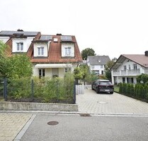 Doppelhaushälfte mit Terrasse und Garten + Einbauküche + Solaranlage + Stellplätze am Haus + ..... - Krumbach