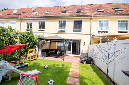 Hinten - Familiendomizil im Reihenhaus - 299.000,00 EUR Kaufpreis, ca.  130,00 m² Wohnfläche