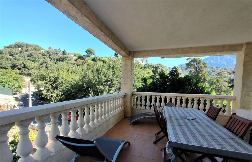 Schönes Haus mit 3 Wohnungen in Strandnähe - Menton