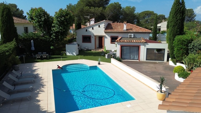 Villa mit 4 Zimmern auf einer Ebene und Pool - Saint-Raphael Les Plaines