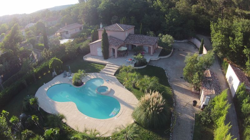 Villa mit Pool in wunderschöner Umgebung - Nans-les-Pins