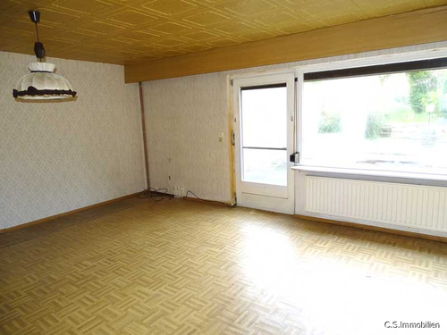 5690_Wohnzimmer - 4 Zimmer Reihenhaus in Nünchritz / Neuseußlitz