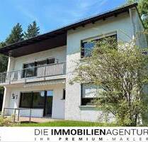 Freistehendes Zweifamilienhaus mit zwei Garagen in ruhiger Lage - Bergneustadt