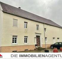 Bauernhaus mit Nebengebäuden in ländlicher Sackgassenlage - Lüdenscheid