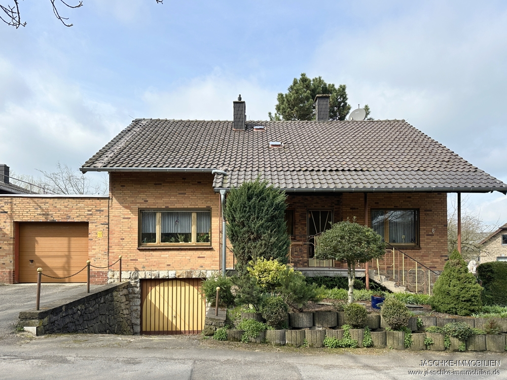 JÄSCHKE - Geräumiges Einfamilienhaus mit Potenzial in Gressenich - Stolberg (Rheinland) / Gressenich