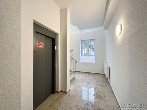Eingangsbereich mit Aufzug - Büro in Aachen / Kornelimünster zur Miete