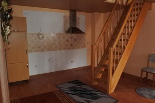 Küche mit Treppe zum DG - 10 Zimmer Mehrfamilienhaus, Wohnhaus in Döllstädt