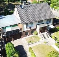 Solides Einfamilienhaus mit Einliegerwohnung in exponierter Wald Lage, mit Erweiterungspotenzial. - Steyerberg