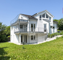WINDISCH - Einzigartiges, modernes Architektenhaus auf großem Hanggrundstück mit Panoramaseeblick! - Herrsching am Ammersee / Breitbrunn am Ammersee