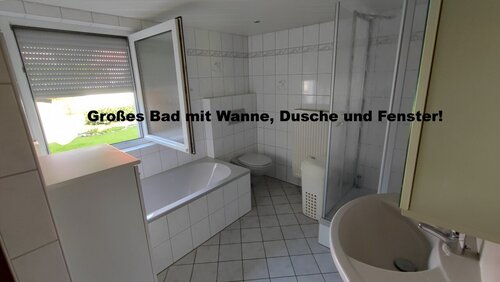 Großes Bad mit Wanne - 