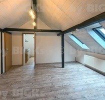 BIGKs: Zella-Mehlis: Dachgeschosswohnung mit 2 Zimmern, Bad mit Wanne und Ducher (;-)