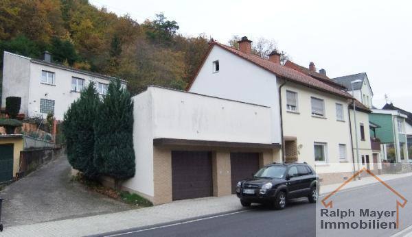 2 zum Preis von 1, 1-2-Familienhaus mit 3 Garagen, kleinem Garten, Wiese, Terrasse, Wintergarten, inklusive separater Mietimmobilie, verkehrsgünstige Lage in Nahbollenbach (Idar-Oberstein):