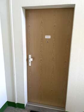 Wohnungseingangstür - 2 Zimmer Appartement in Schmölln