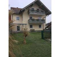 ZU VERMIETEN: 3 ZI. IN ROTT, Wfl. 89qm, EBK, Terr., Bad m.Fe., Fbhz., Keller, Stpl., NR, k.HT, KM 950,- +NK 150,-+ Gge 50,- +KT 2 MM