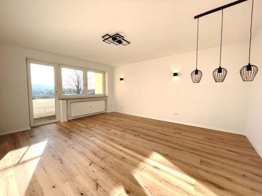 Provisionsfrei* Neu renovierte 3 Zimmer Wohnung mit Balkon und Einzelgarage - Landshut