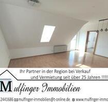 ORTSRANDLAGE - 5 Zi. Wohnung im 1.DGSpitzboden mit Garage, Keller und Garten (auf Wunsch) - Adelsdorf OT