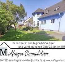 Zweifamilienhaus in Ortsrandlage mit Doppelgarage, Pool und gehobener Ausstattung - Heroldsbach OT