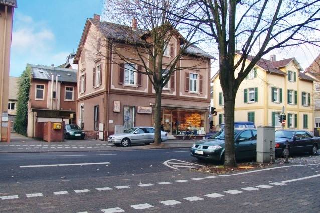 Wohn- und Geschäftshaus in Frankfurt-Höchst, Ortsgrenze zu Unterliederbach - Frankfurt am Main