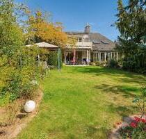 Wie im eigenen Haus! Repräsentative Wohnung mit eigenem Garten in Dreieich-Offenthal