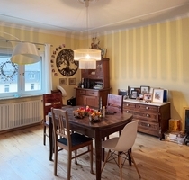 Frankfurt-Dornbusch: Schöne 4,5 Zimmerwohnung mit Balkon in beliebter Wohnlage! - Frankfurt am Main