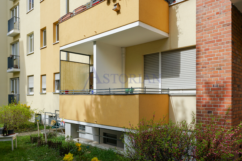 Renovierungsbedürftige 2-Zimmer-Wohnung mit Balkon nahe Schloss Charlottenburg - Berlin