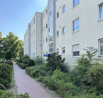 Sanierungsbedürftige Hochparterrewohnung mit Balkon in gepflegter Eigentumswohnanlage - Berlin / Buckow