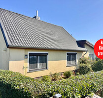 HORN IMMOBILIEN + RESERVIERT! hübsches Haus bei Woldegk mit großem Grundstück in Randlage, Einbauküche + Garagen - Woldegk / Canzow