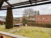Blick von der Terrasse auf das Grundstück - 2 Zimmer Bungalow in Penzlin / Wustrow