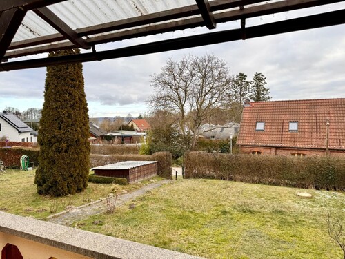 Blick von der Terrasse auf das Grundstück - 2 Zimmer Bungalow zum Kaufen in Penzlin / Wustrow