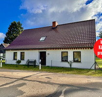 HORN IMMOBILIEN ++ RESERVIERT! Einfamilienhaus mit Scheune und großem Grundstück in Hintersee