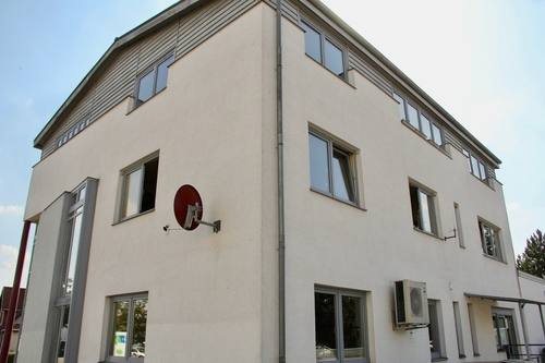Hausansicht Rückseite - 7 Zimmer Büro zum Kaufen in Neubrandenburg