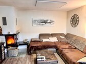 Wohnzimmer mit Kamin - 4 Zimmer Doppelhaushälfte zum Kaufen in Ivenack / Goddin