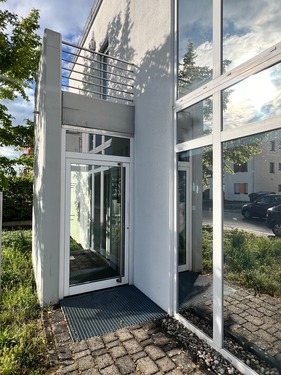 Eingang Gewerbe - 9 Zimmer Büro in Karlsruhe