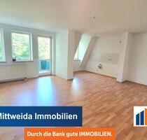 Großzügig geschnittene Dachgeschoßwohnung mit offener Küche, Balkon und Kfz-Stellplatz! - Chemnitz