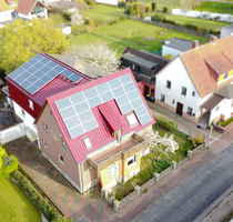 Mehrgenerationenhaus mit ca. 300 m² Wfl. und 17 kWh PV-Anlage - Jung und alt unter einem Dach - Apelern
