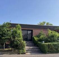 Herzogenrath - Freistehender Bungalow mit Einliegerwohnung und Büro