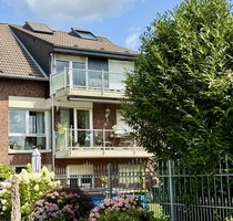 Herzogenrath - Zweifamilienhaus mit Balkon, Garten und Stellplätzen - Herzogenrath / Straß