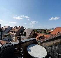 Altbauflair! Helle Maisonette-Wohnung mit Balkon und Einbauküche - Bad Windsheim 10809575112