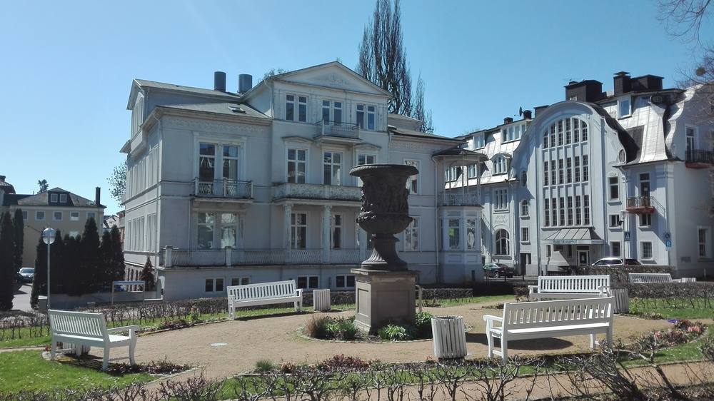 Stadtvilla am Altenauplatz - ca.  800,00 m² in Bad Pyrmont (PLZ: 31812)
