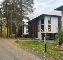 DIREKT AM WALDRAND GELEGEN: AUFGETEILTES MEHRFAMILIENHAUS MIT 10 WOHNEINHEITEN UND STELLPLÄTZEN - Teupitz