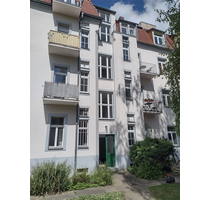 Gut geschnittene 3-Zimmer-Wohnung mit Balkon in sanierten Mehrfamilienhaus - Dresden Gruna