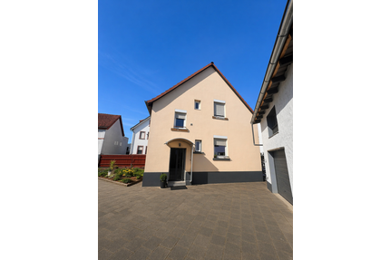 Hier wartet Ihr nächstes Projekt! Einfamilienhaus mit Nebengebäude in Rodgau.