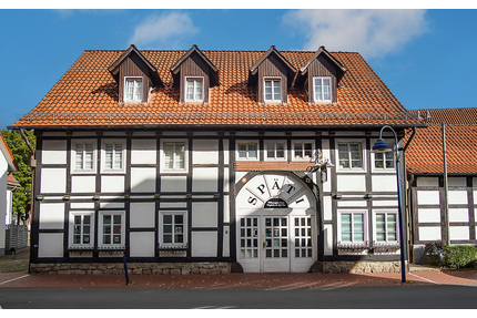 Top-Investment in Citylage – MFH mit Gewerbe in Massivbauweise mit attraktiver Fachwerkverblendung