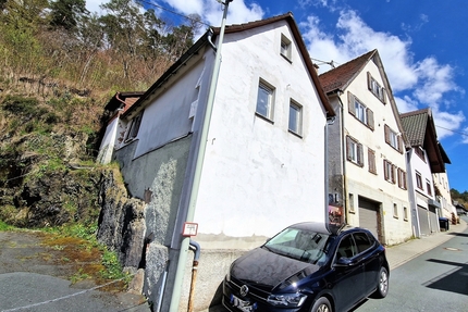 Top Angebot: 1 Grundstück, 3 Gebäude, bis zu 5 WE, davon 3 vermietet - Schmitten