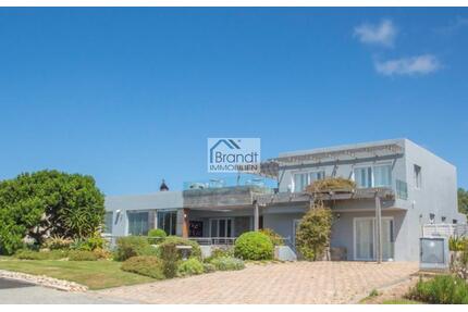 Traumvilla am Strand - 1.500.000,00&nbsp;EUR Kaufpreis, ca.&nbsp; 684,00&nbsp;m&sup2;&nbsp;Wohnfl&auml;che in Plettenberg (PLZ: 6000)