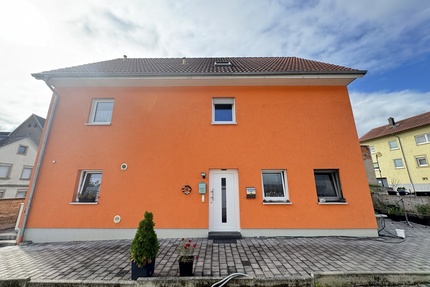 Energieeffizientes EFH mit Einliegerwohnung, Terrasse und großem Hof - Sulzfeld