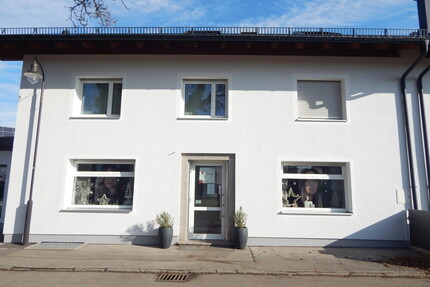 Attraktive Gewerbefläche in 83416 Saaldorf - Parkplätze vor dem Haus! Frei ab 01.04.2026 - Saaldorf-Surheim